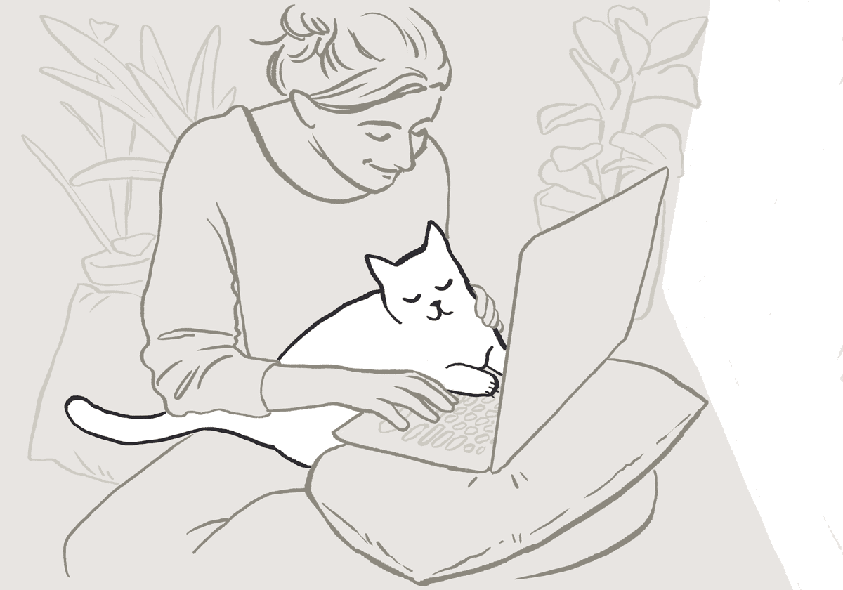 Mujer con gato y laptop